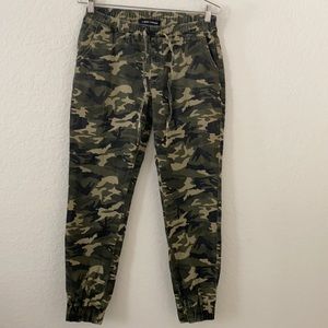 Almost Famous Medium Cargo Camouflage Pants